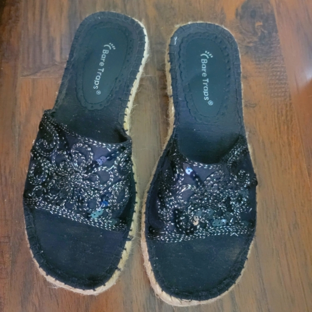 7 M Baretraps Kiddish DressSandals Black With Perfect Sequence Flower Design